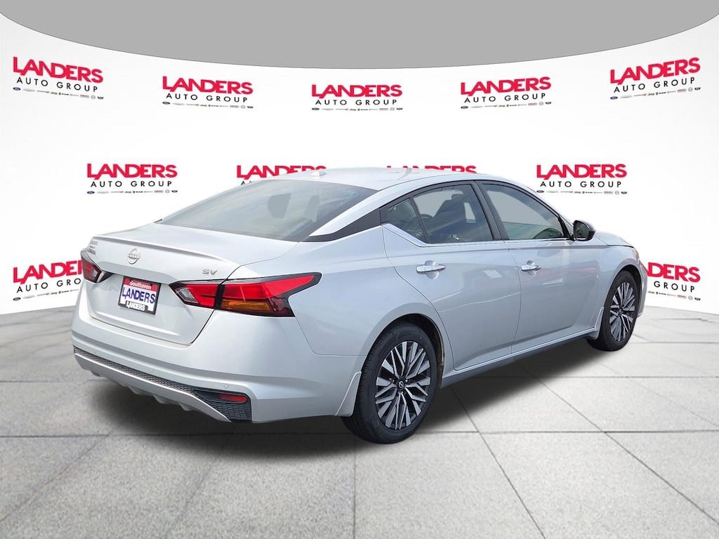 Used 2024 Nissan Altima 2.5 SV Sedan