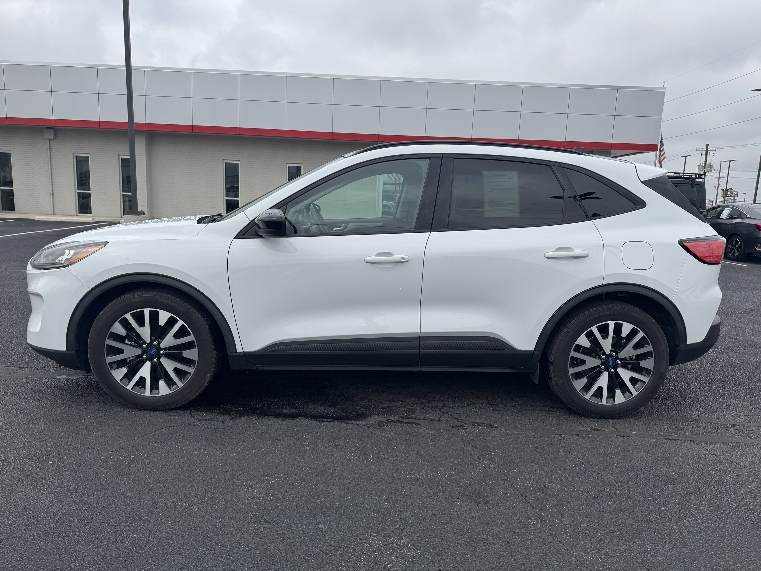 2020 Ford Escape SE Sport Hybrid photo 4