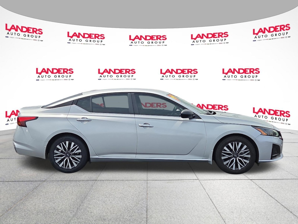 Used 2024 Nissan Altima 2.5 SV Sedan
