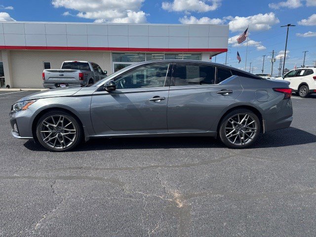 2023 Nissan Altima SR photo 4