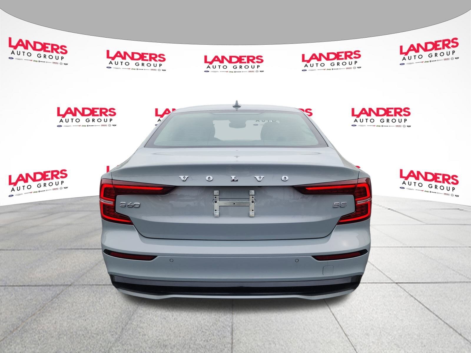 2024 Volvo S60 B5 Plus photo 4