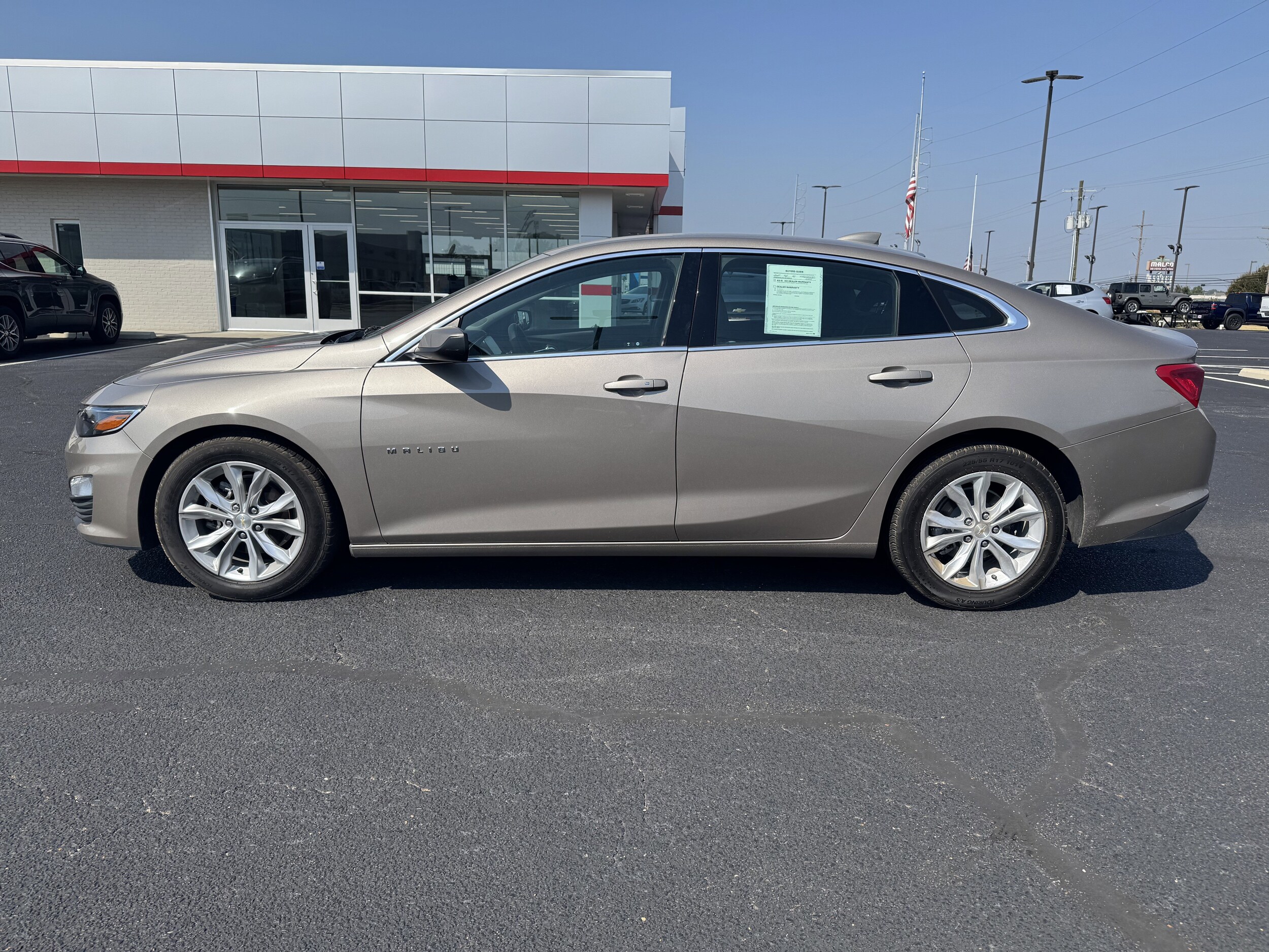 2024 Chevrolet Malibu 1LT photo 3