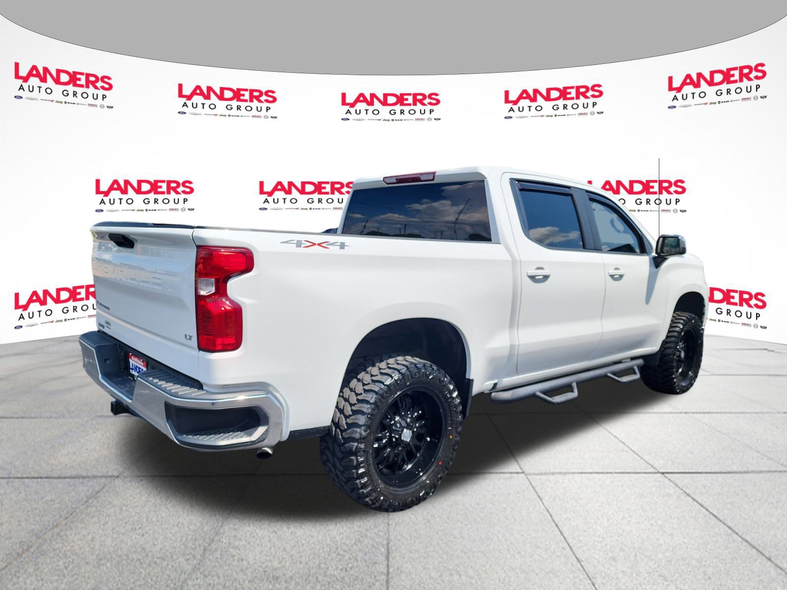 2020 Chevrolet Silverado 1500 LT photo 3