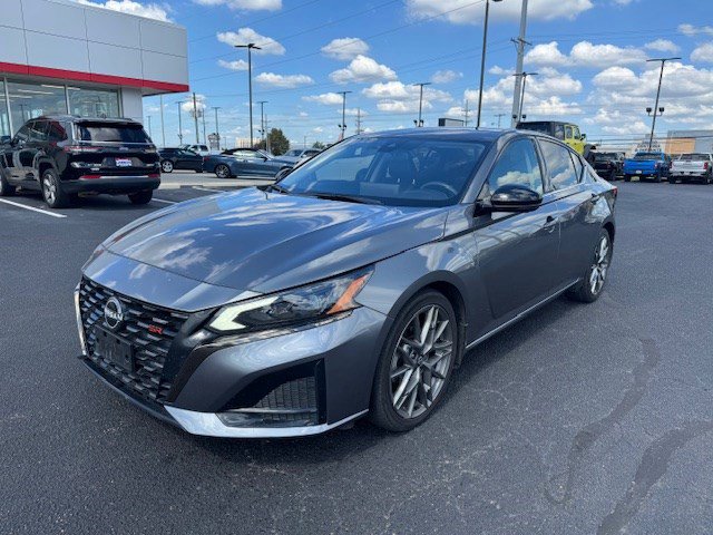 2023 Nissan Altima SR photo 3