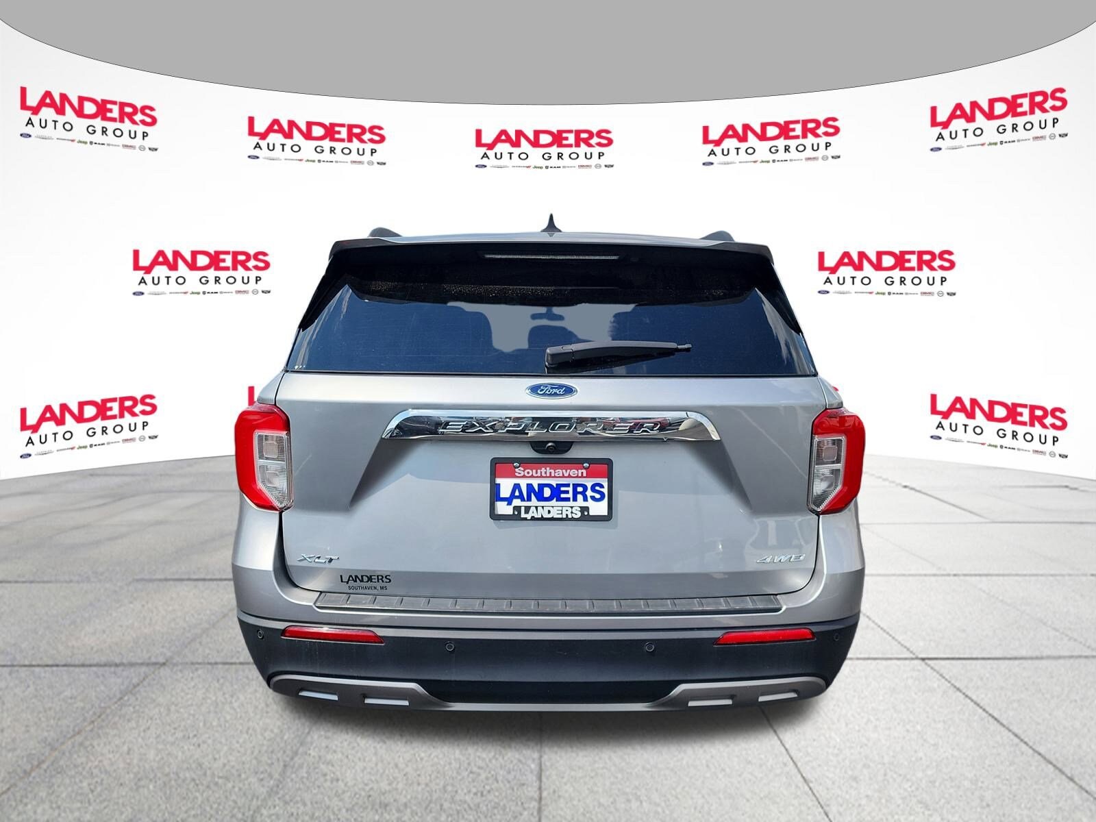 2023 Ford Explorer XLT photo 3