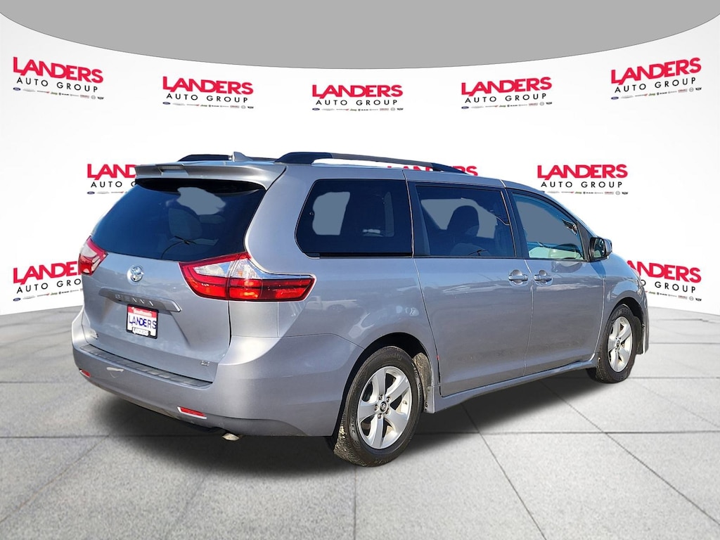 Used 2018 Toyota Sienna LE LE FWD 8-Passenger