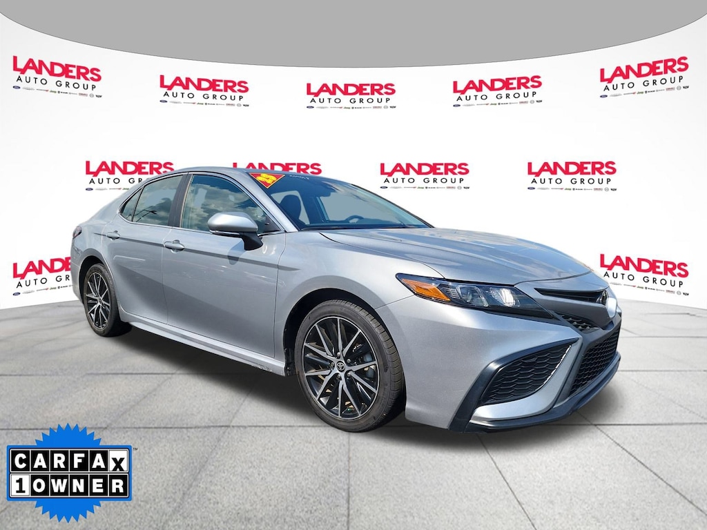 Used 2023 Toyota Camry SE SE Auto
