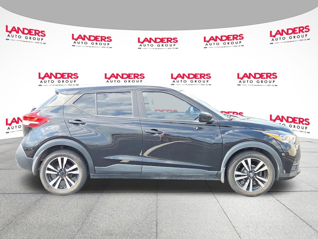 Used 2018 Nissan Kicks SV SV FWD