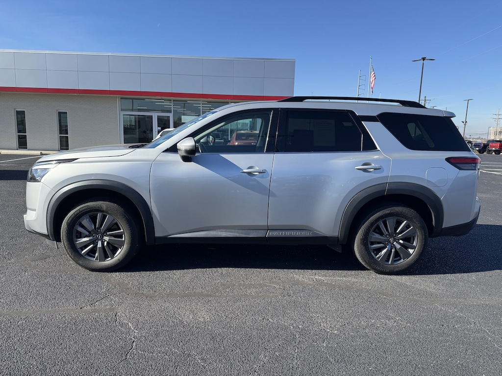 Used 2023 Nissan Pathfinder SV SV 2WD