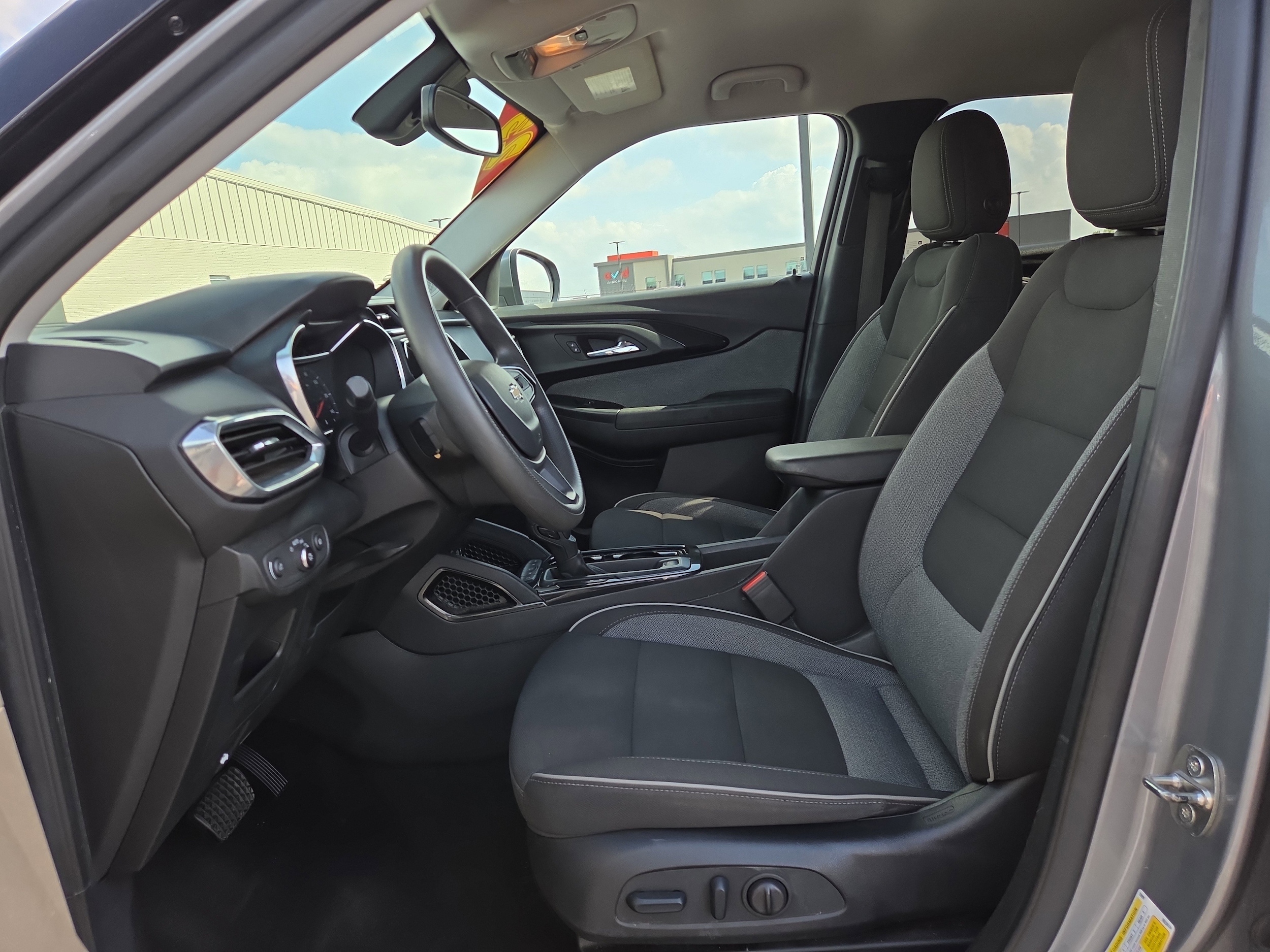 2023 Chevrolet TrailBlazer LT - Photo 10