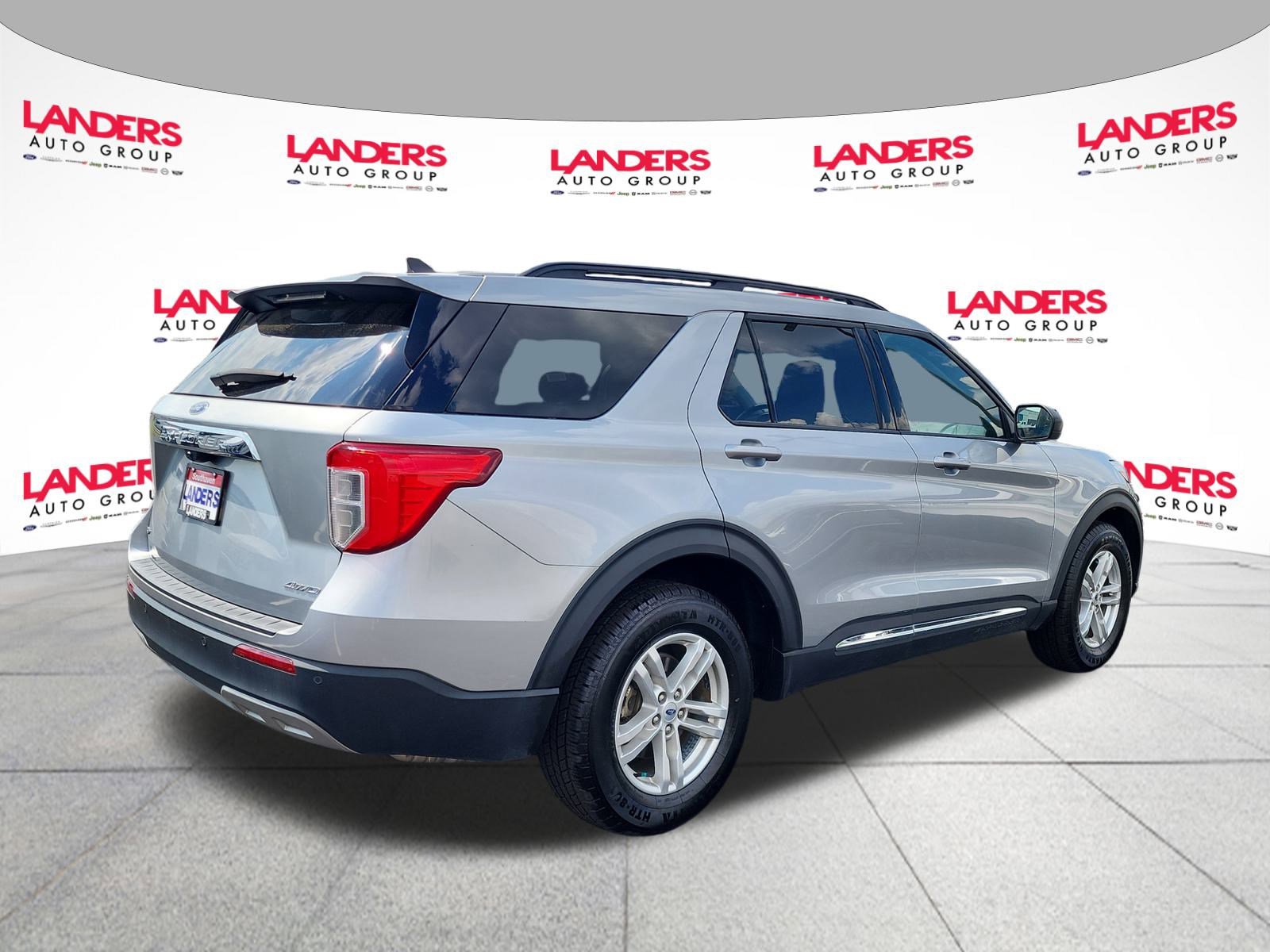 2023 Ford Explorer XLT photo 2