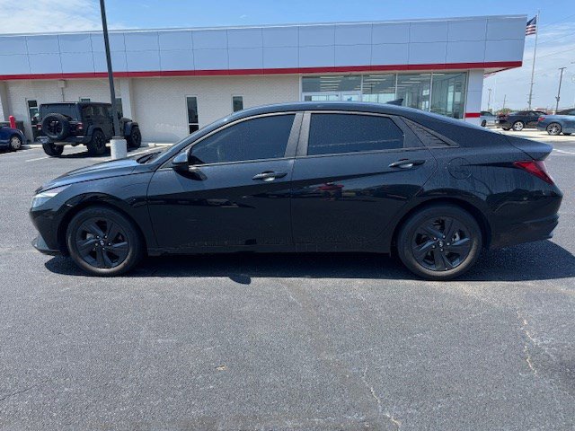 2023 Hyundai Elantra SEL photo 2