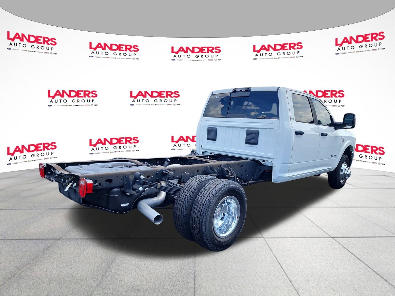 2023 Ram 3500 SLT photo 3