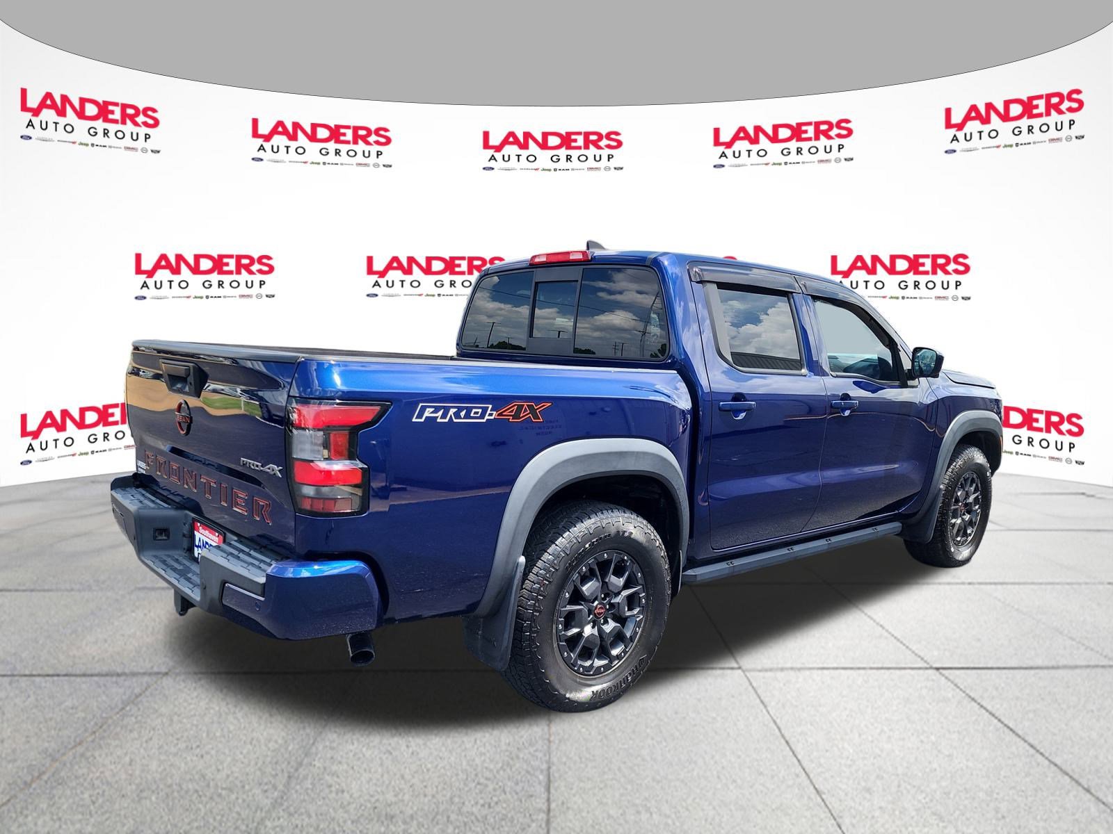2022 Nissan Frontier Crew Cab PRO-4X photo 3