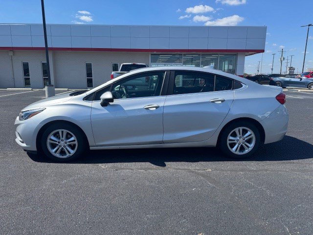 2017 Chevrolet Cruze LT photo 4