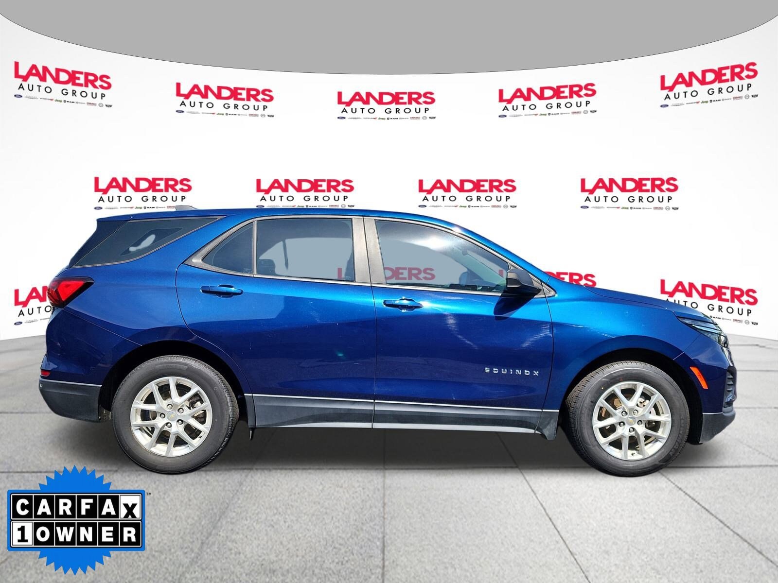 2022 Chevrolet Equinox LS photo 2