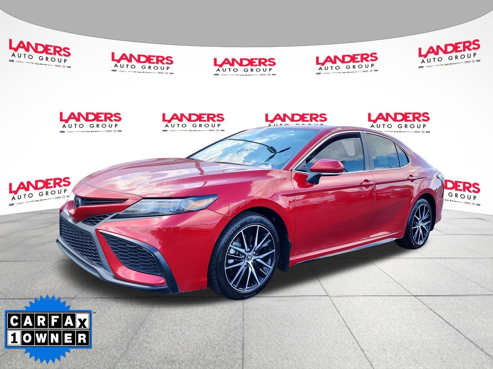 2023 Toyota Camry SE - Photo 7