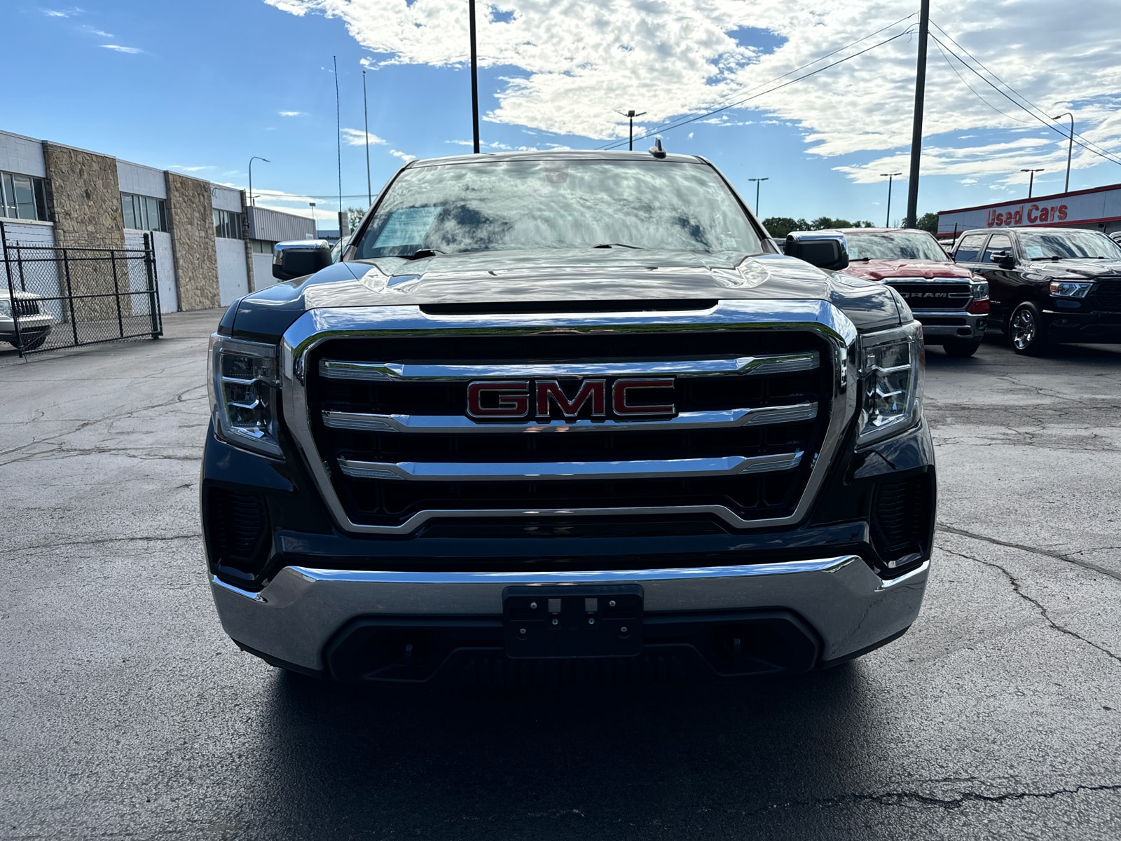 Used 2020 GMC Sierra 1500 SLE with VIN 1GTU9BEDXLZ122573 for sale in Kansas City