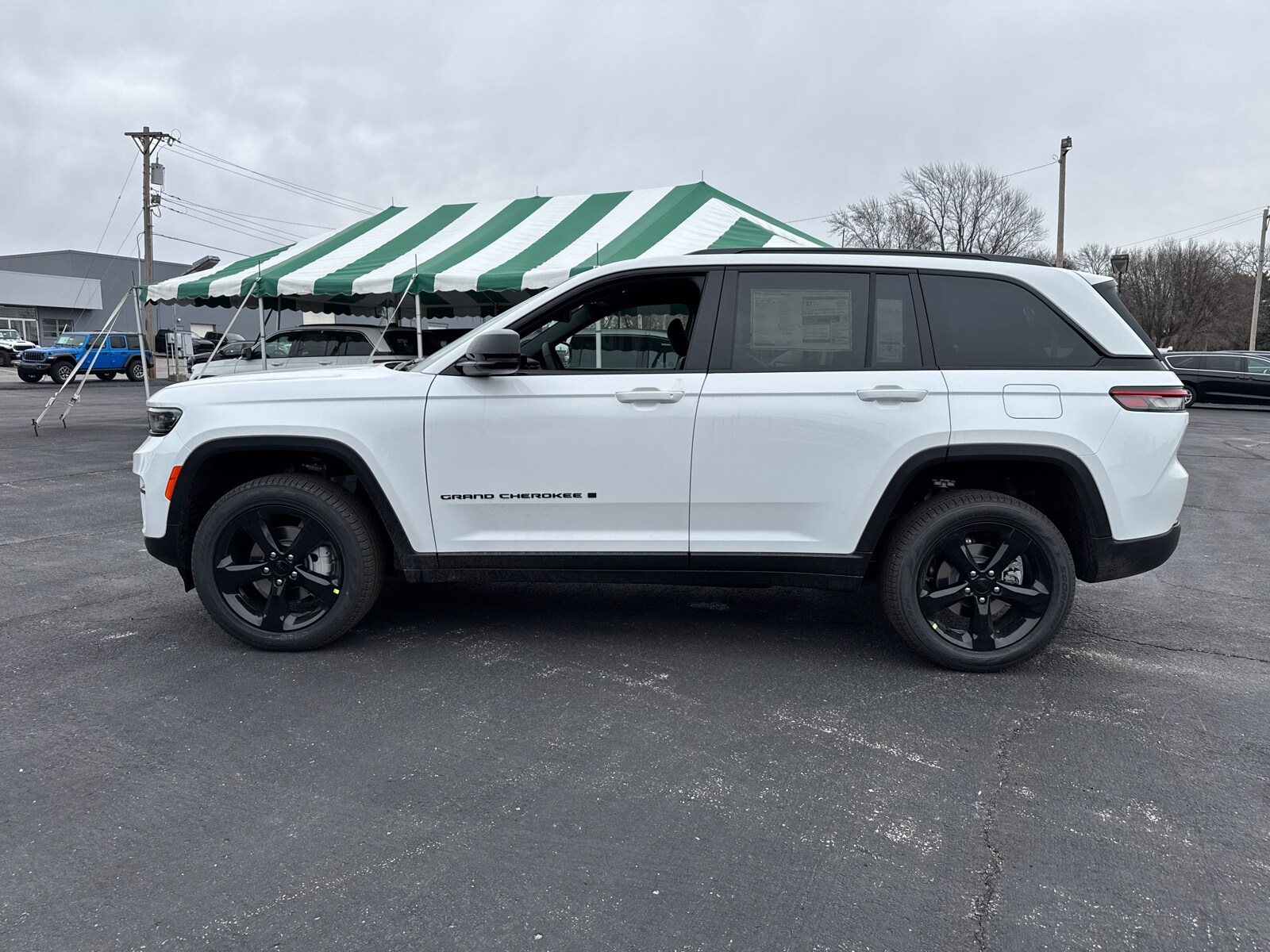 2025 Jeep Grand Cherokee Limited photo 3