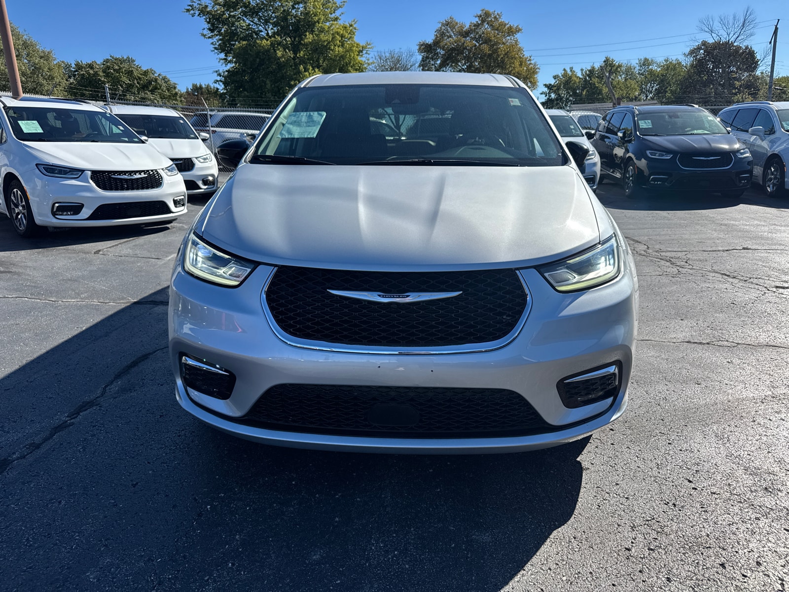Used 2024 Chrysler Pacifica Touring L with VIN 2C4RC1BG6RR132004 for sale in Kansas City