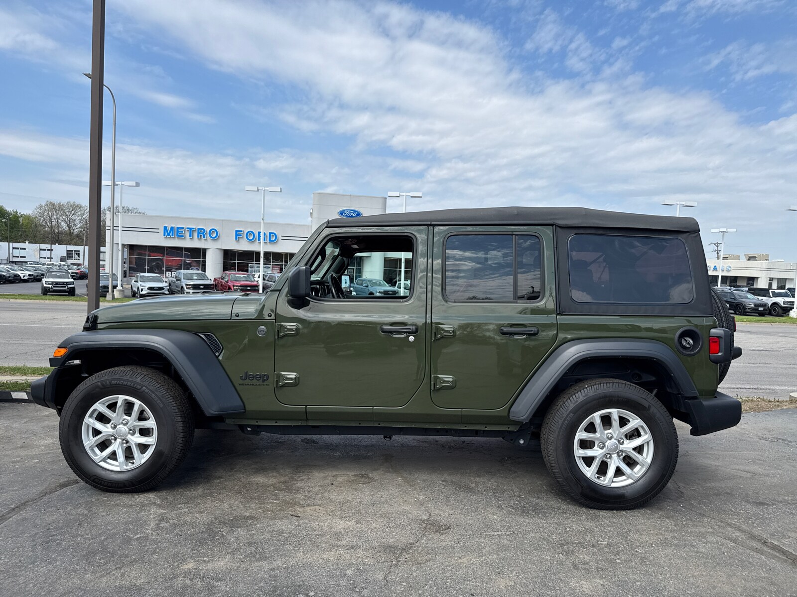 2023 Jeep Wrangler Sport S photo 3