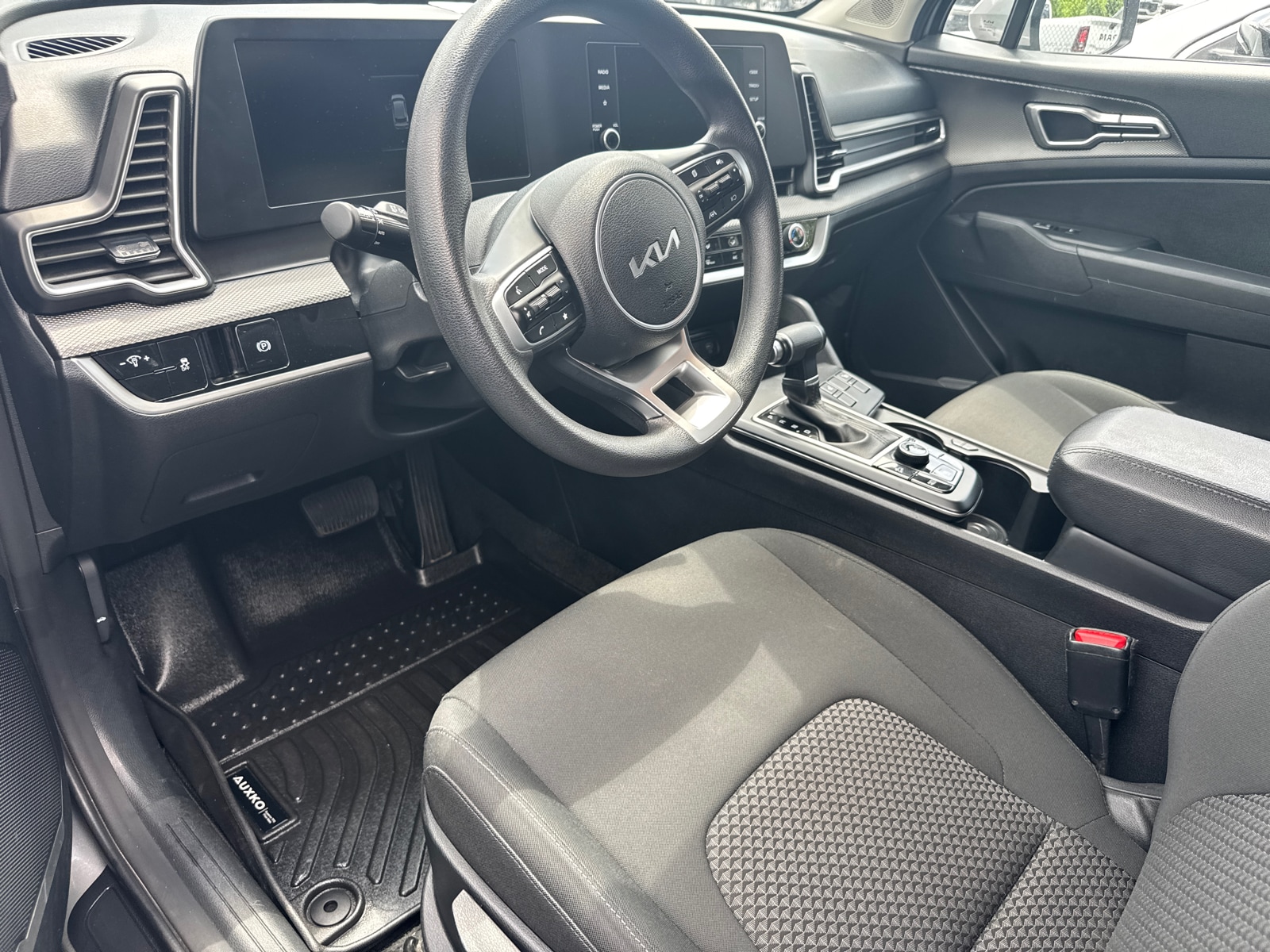 Used 2023 Kia Sportage LX with VIN KNDPUCAF5P7164658 for sale in Kansas City