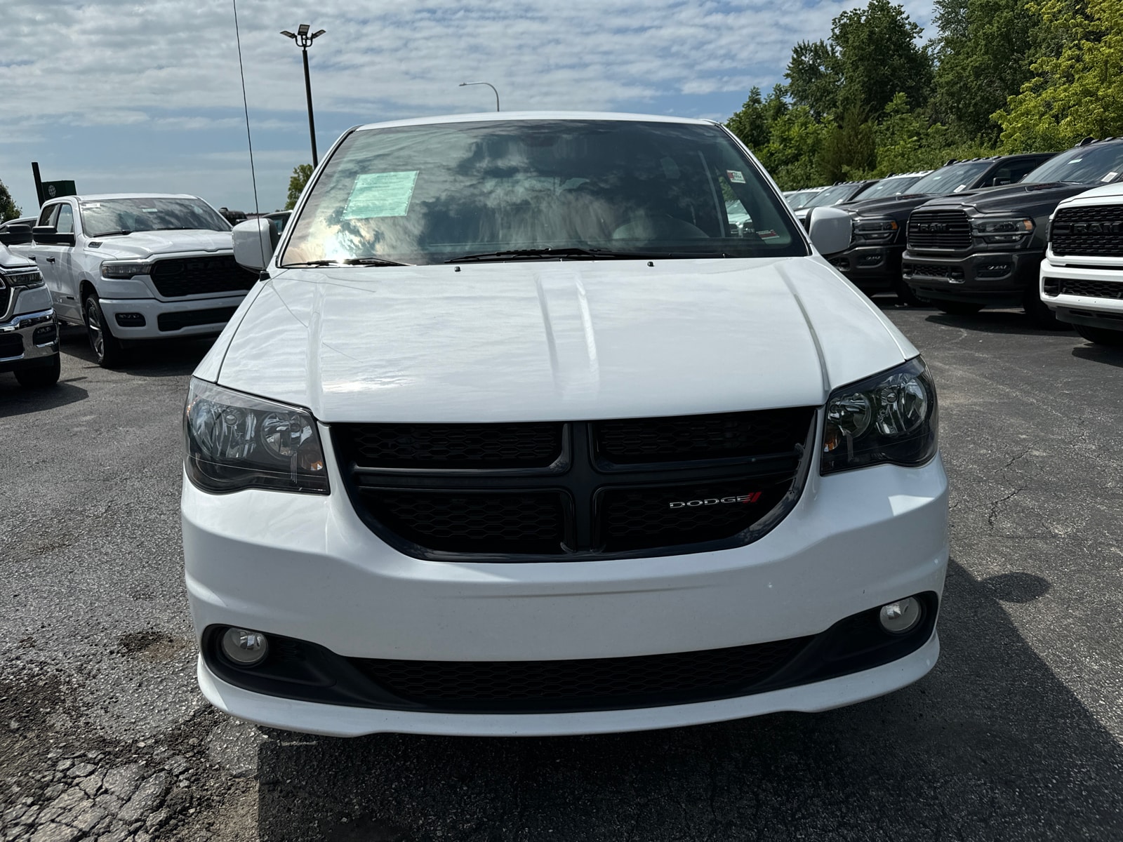 Used 2019 Dodge Grand Caravan SE Plus with VIN 2C4RDGBG4KR676314 for sale in Kansas City