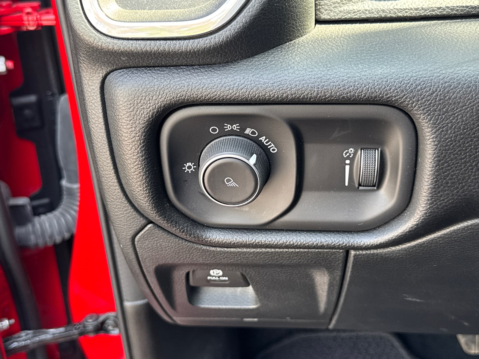 2024 RAM Ram 1500 Pickup Laramie - Photo 18