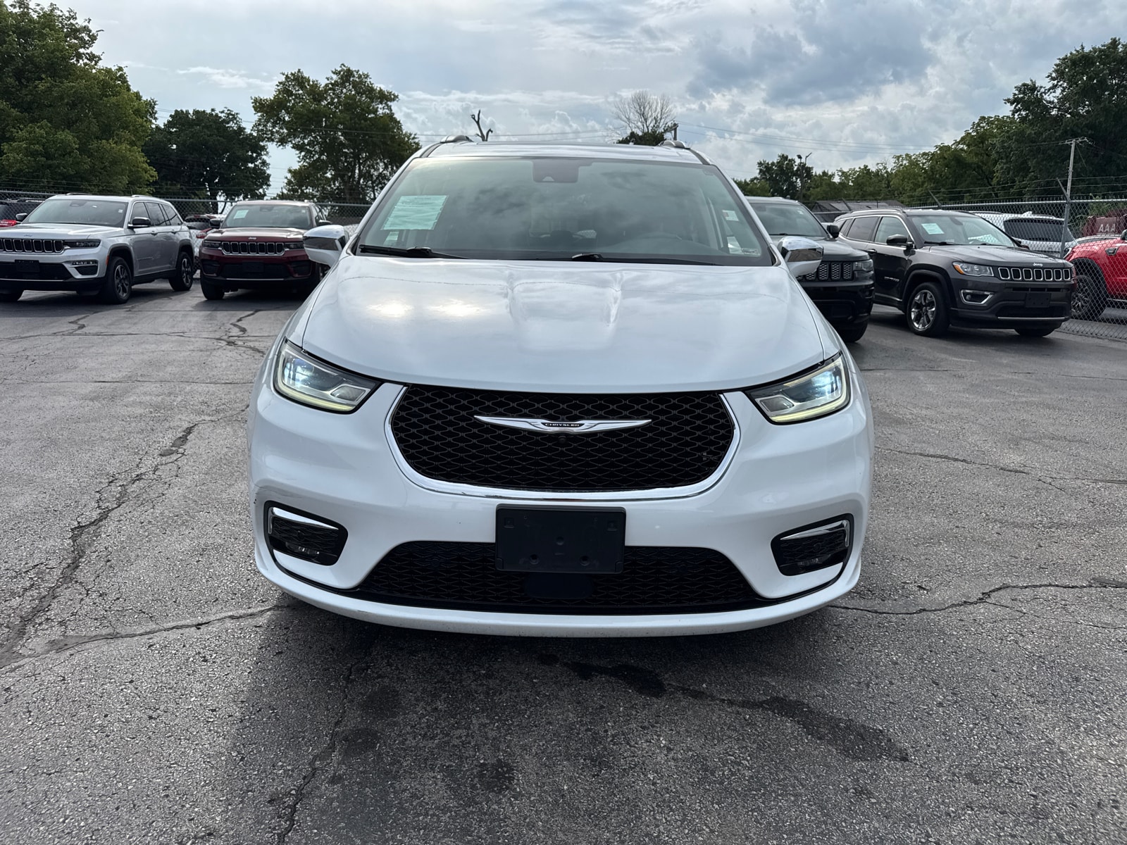 Used 2021 Chrysler Pacifica Limited with VIN 2C4RC3GG7MR504186 for sale in Kansas City