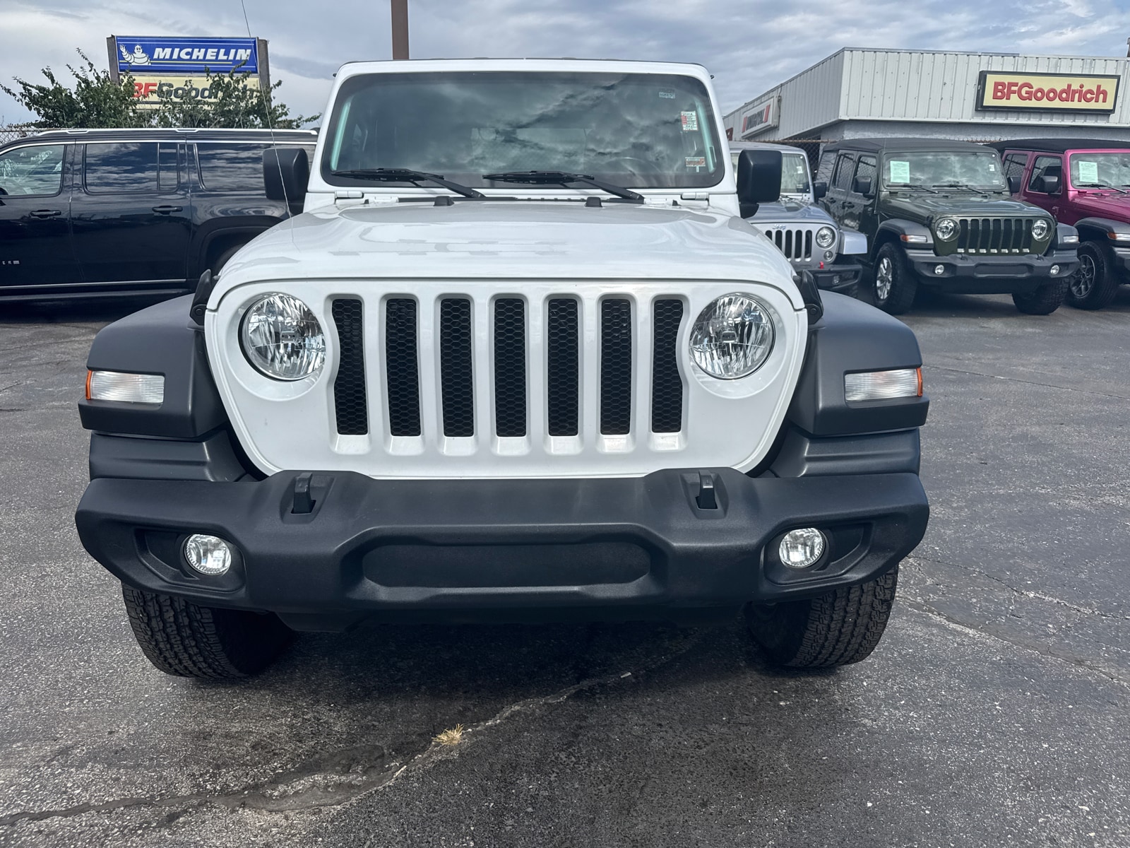 Used 2021 Jeep Wrangler Sport S with VIN 1C4GJXAN6MW671562 for sale in Kansas City