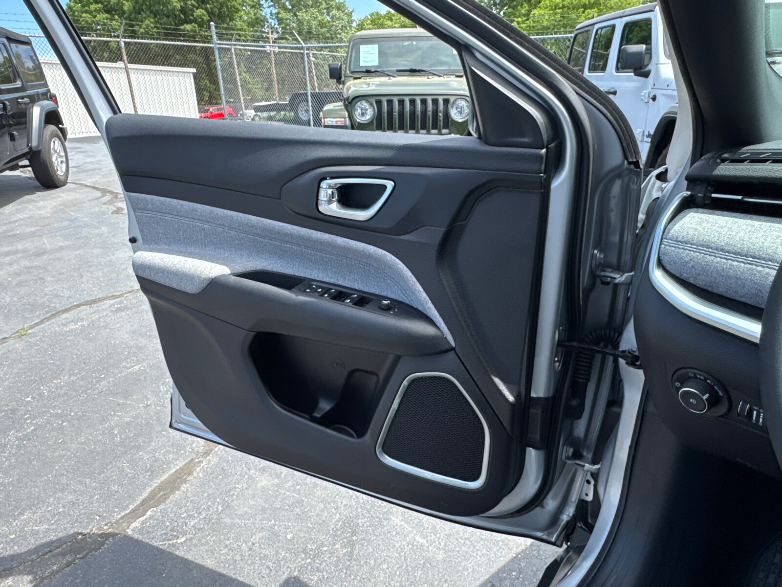 2025 Jeep Compass Latitude - Photo 16