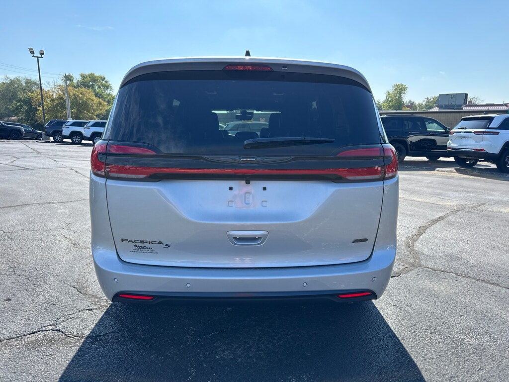 New 2026 Chrysler Pacifica SELECT AWD Passenger Van