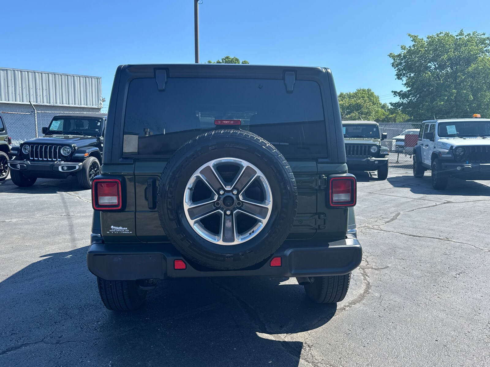 2023 Jeep Wrangler Sahara photo 4
