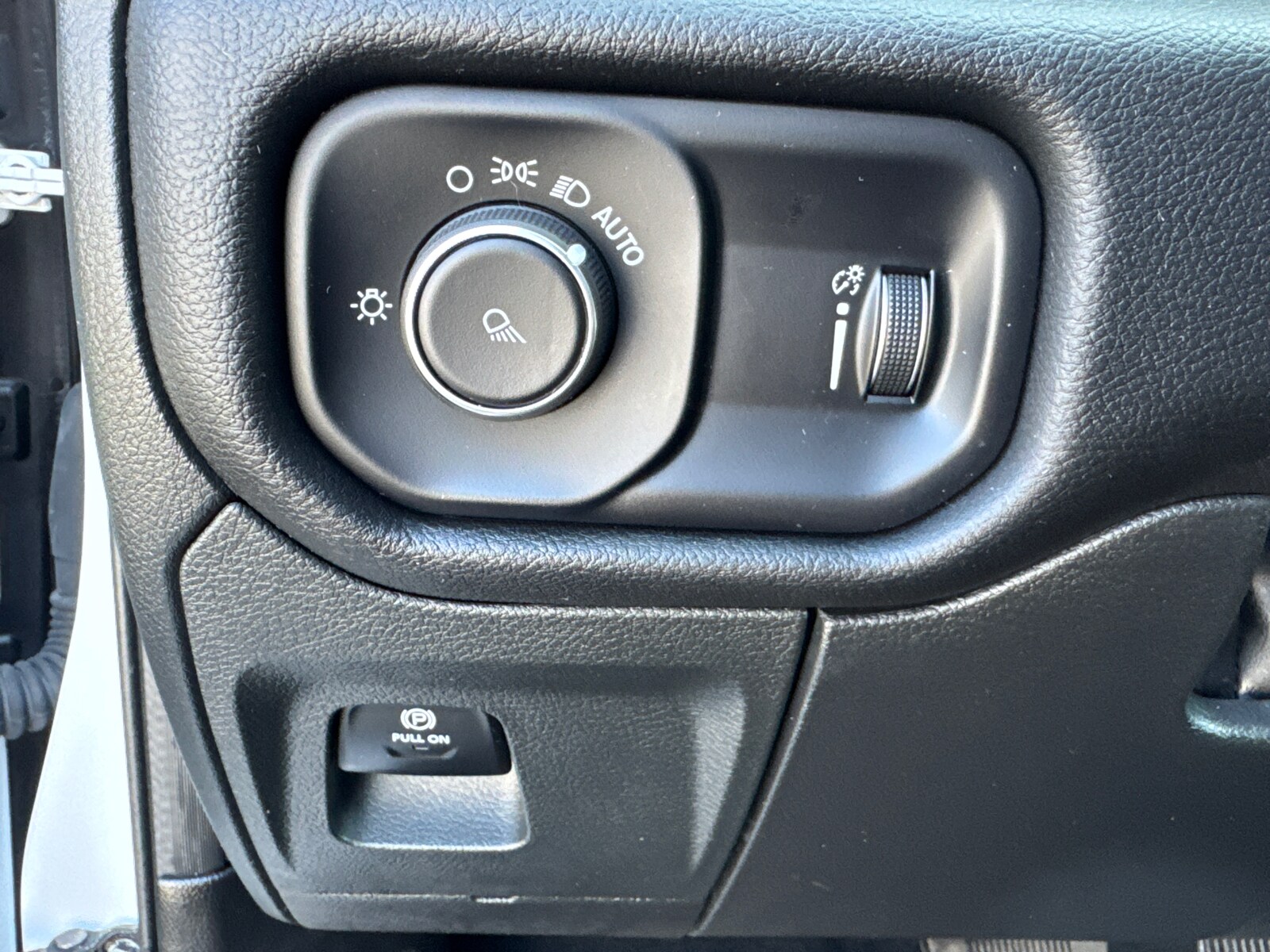 2024 RAM Ram 1500 Pickup Laramie - Photo 18