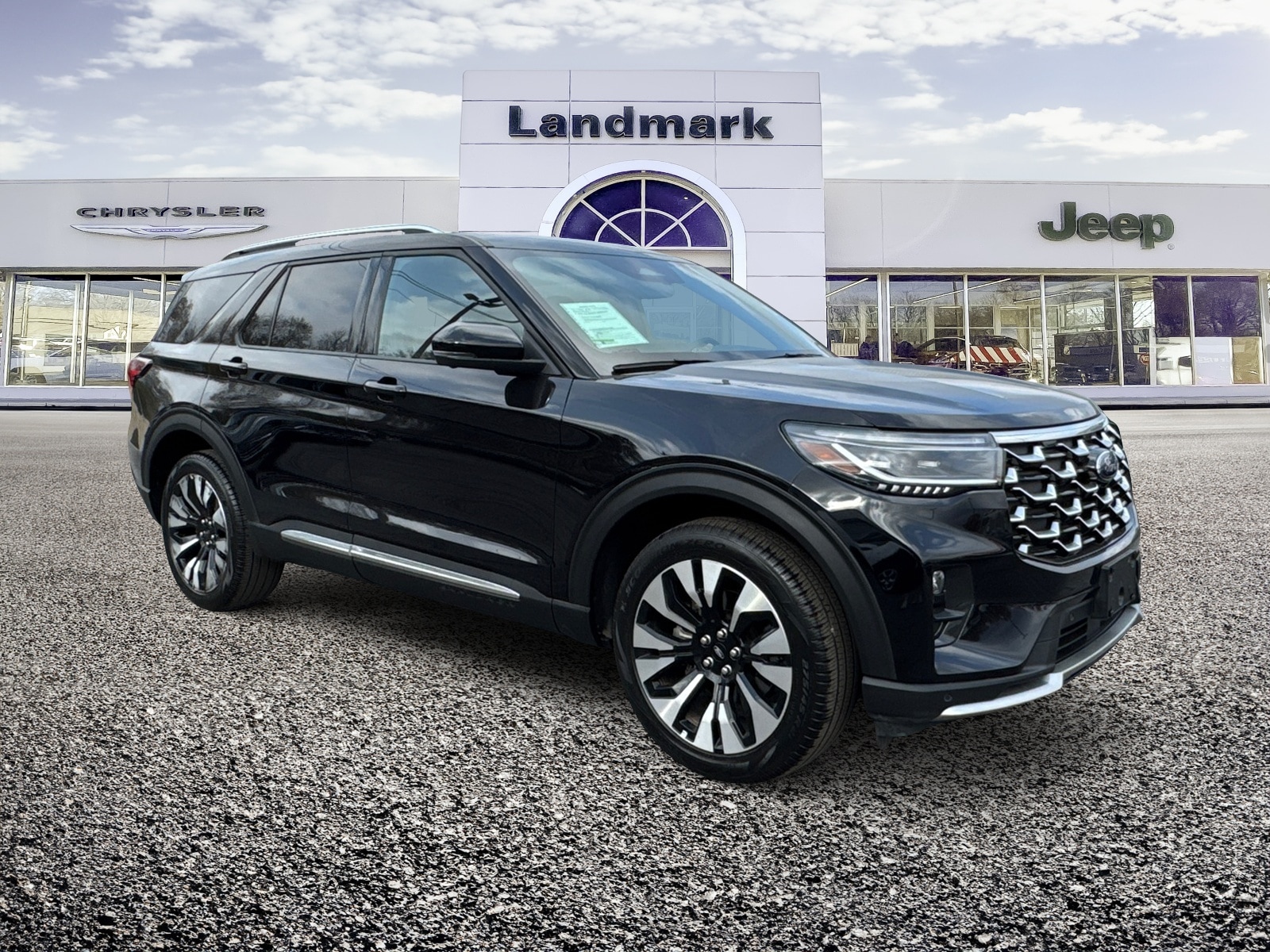 2025 Ford Explorer Platinum's photo