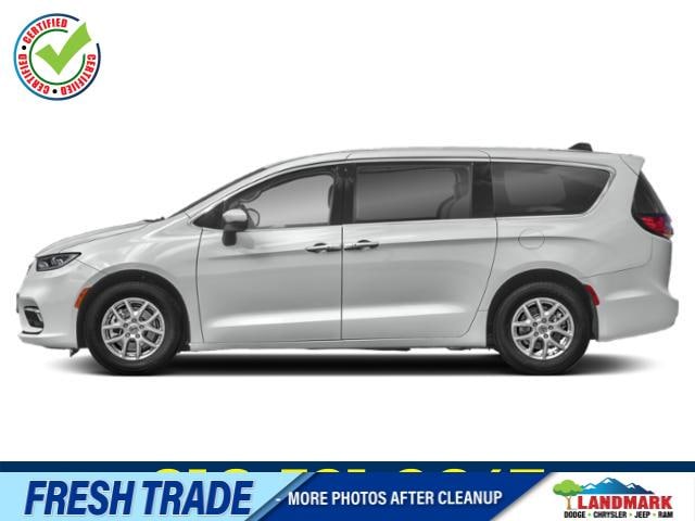 2024 Chrysler Pacifica Touring L's photo