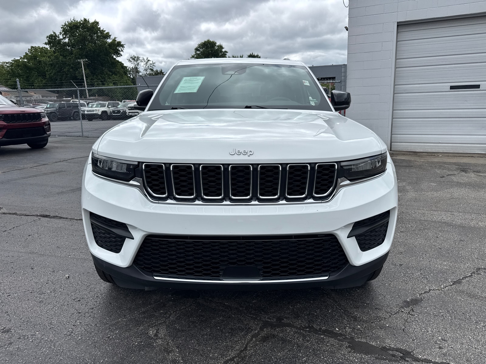 Used 2024 Jeep Grand Cherokee Laredo with VIN 1C4RJHAG0R8506098 for sale in Kansas City