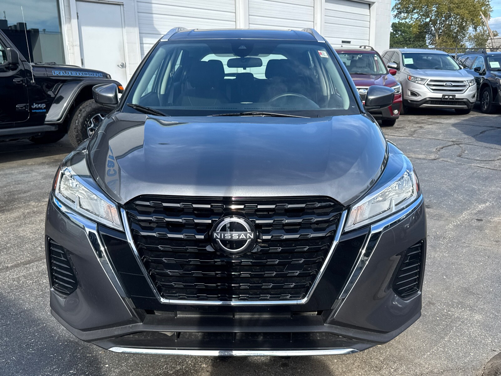 Used 2024 Nissan Kicks SV with VIN 3N1CP5CV2RL567679 for sale in Kansas City