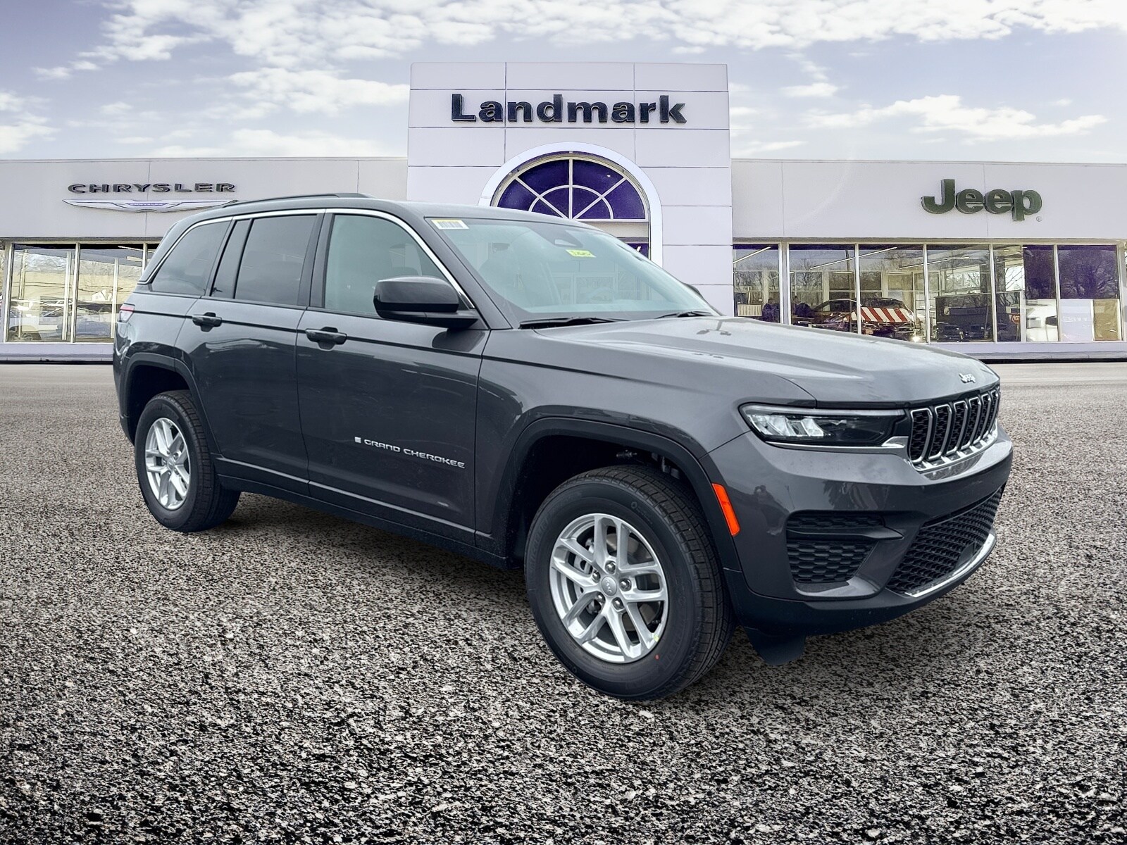 2026 Jeep Grand Cherokee LAREDO 4X4