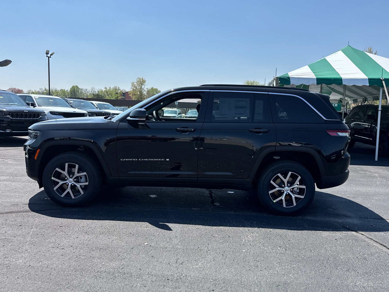 2025 Jeep Grand Cherokee Limited photo 3