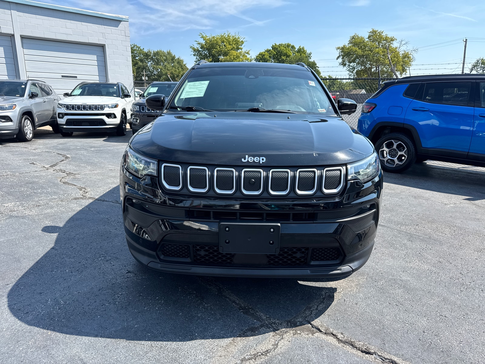 Used 2022 Jeep Compass Latitude with VIN 3C4NJDBB0NT119878 for sale in Kansas City