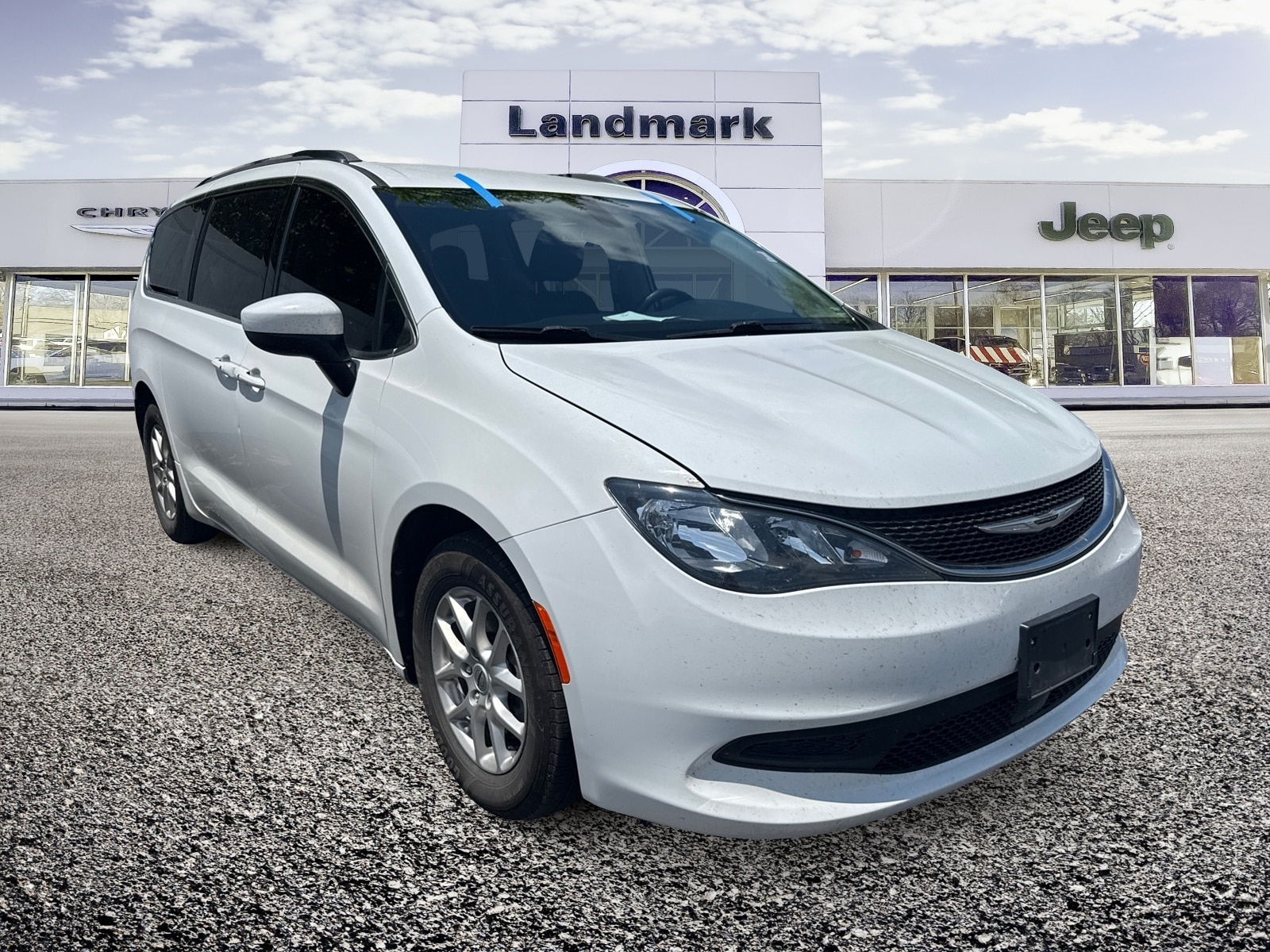 2021 Chrysler Voyager LXI's photo