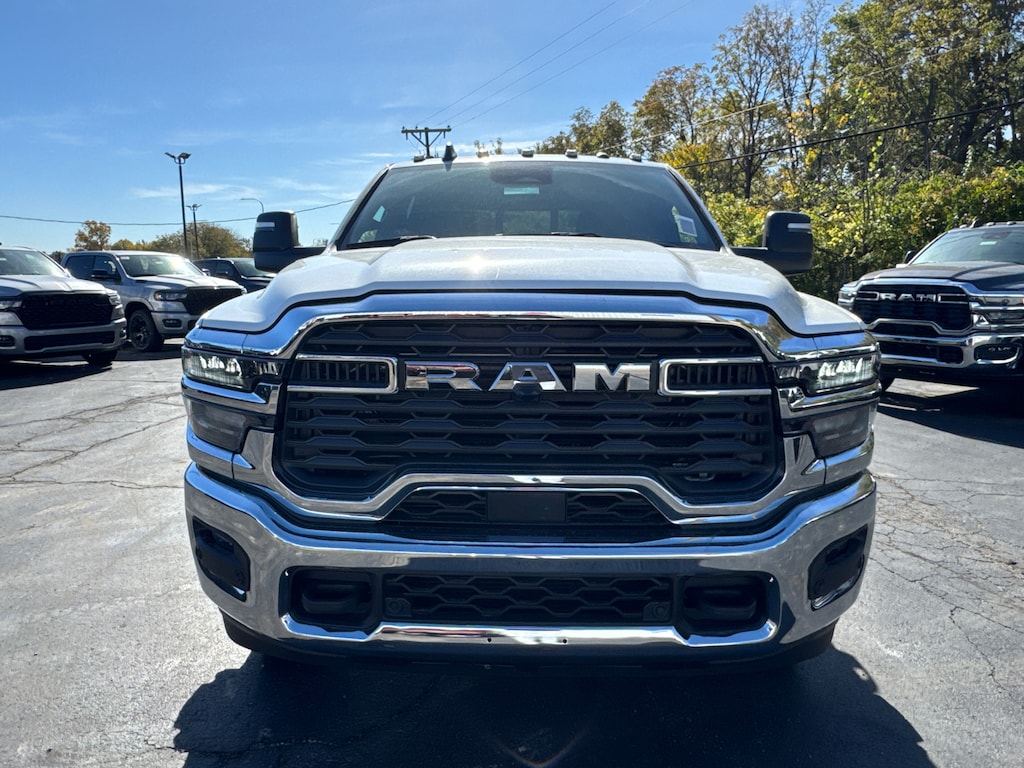 New 2026 Ram 3500 TRADESMAN CREW CAB 4X4 8' BOX Pickup