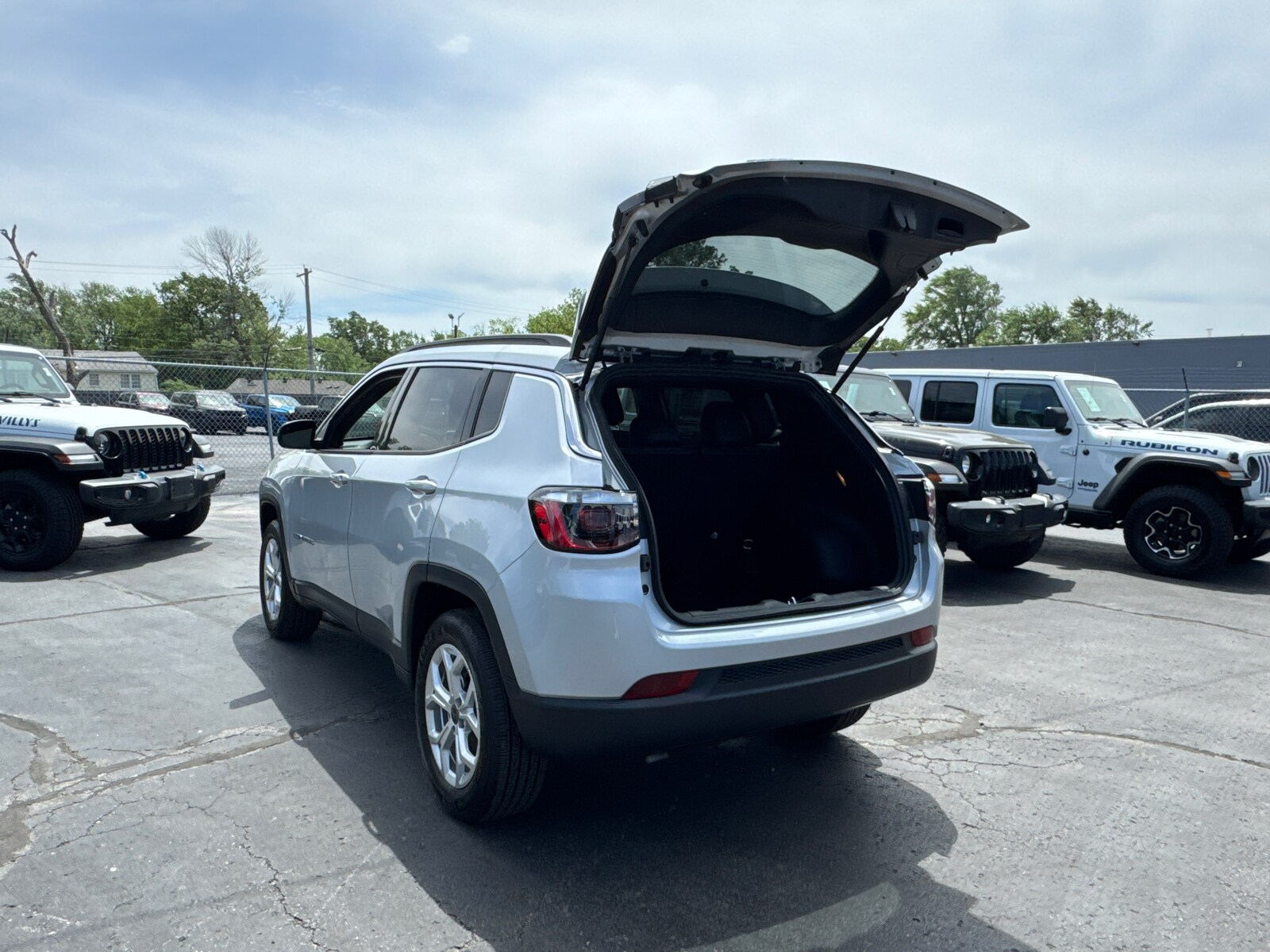 2025 Jeep Compass Latitude - Photo 17