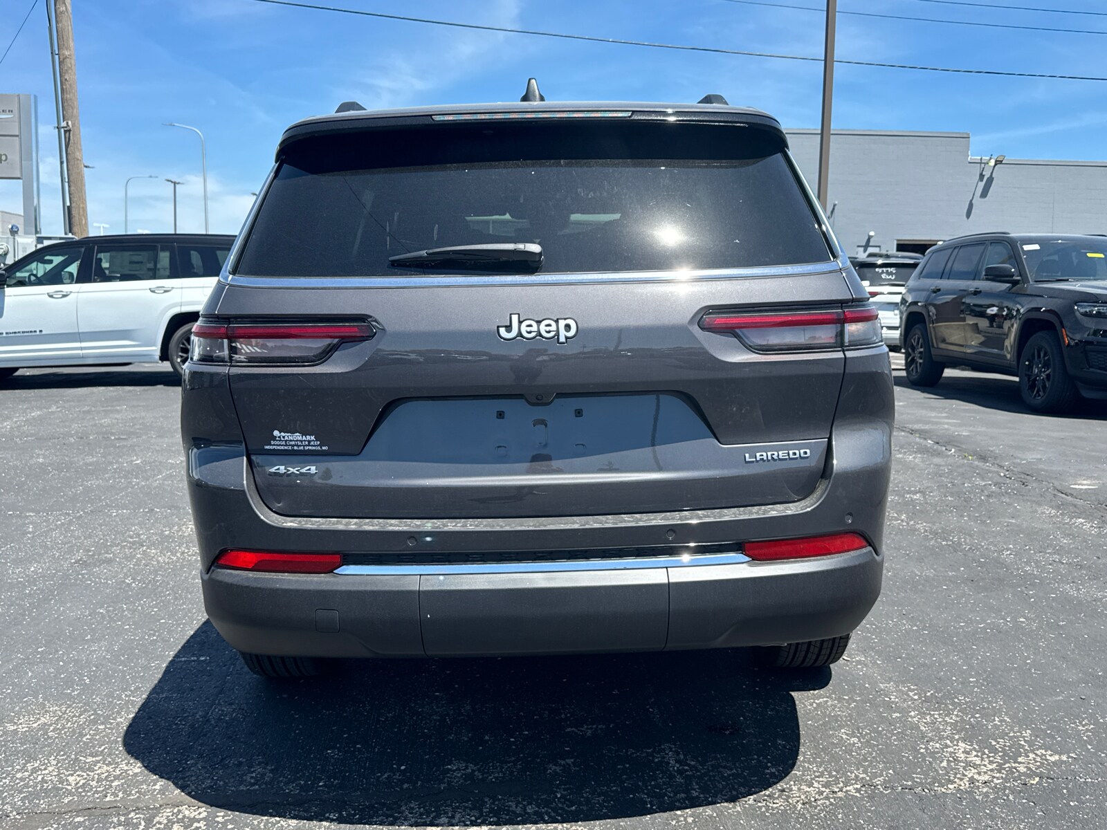 2025 Jeep Grand Cherokee Laredo photo 4