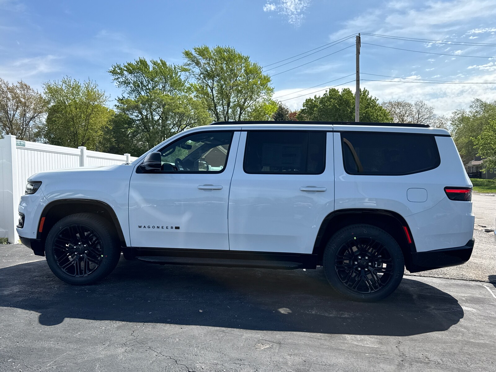 2025 Jeep Wagoneer Carbide photo 3