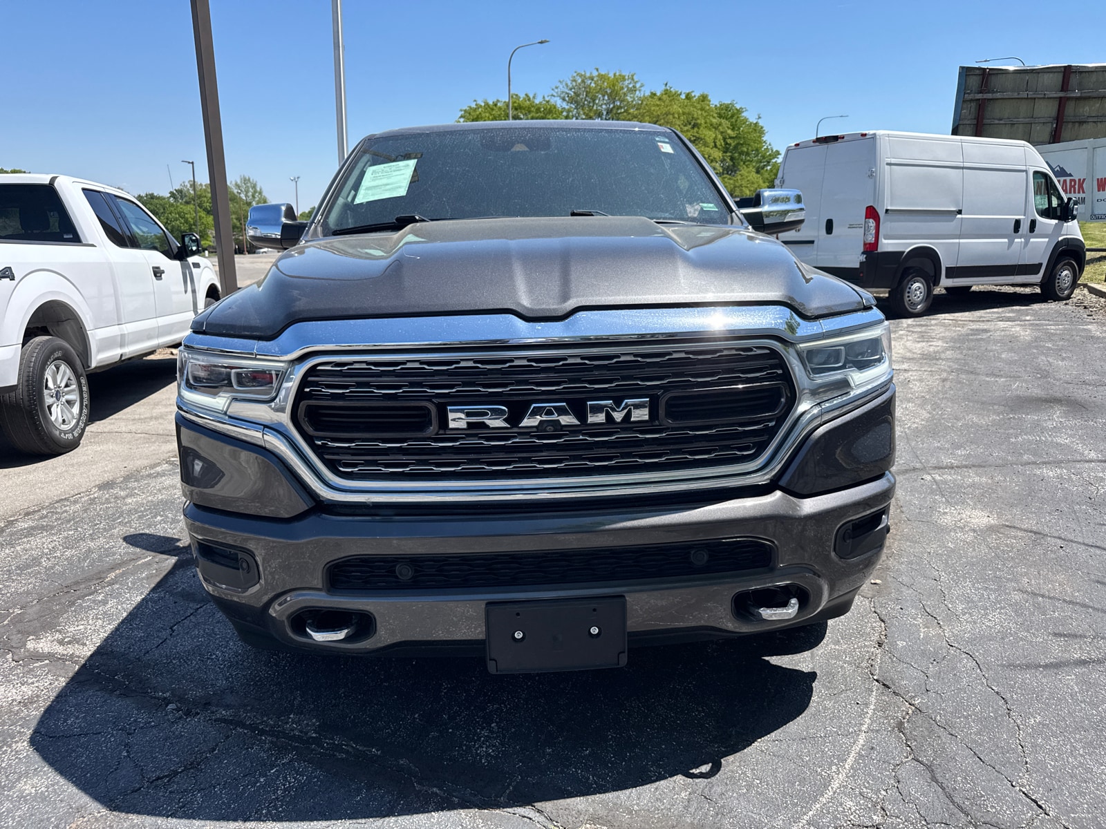 Used 2019 RAM Ram 1500 Pickup Limited with VIN 1C6SRFHT9KN621945 for sale in Kansas City