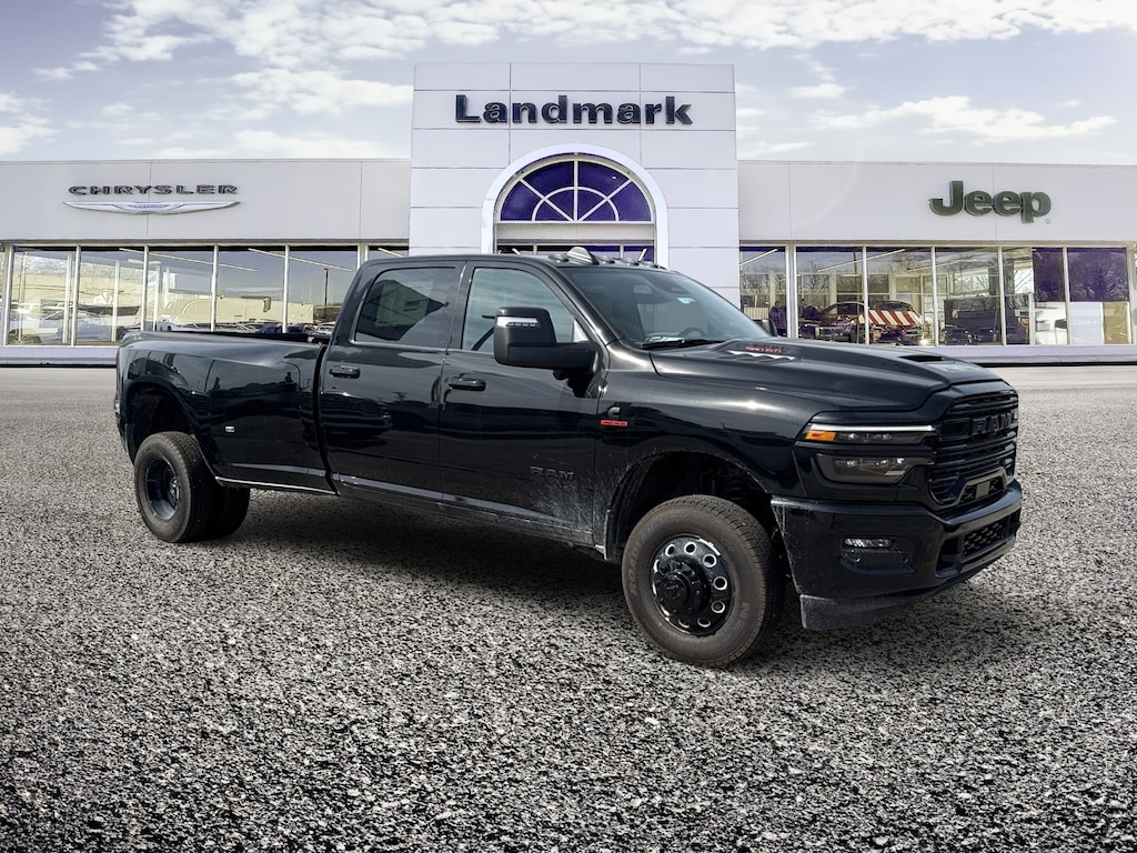 New 2025 Ram 3500 LARAMIE CREW CAB 4X4 8' BOX Pickup