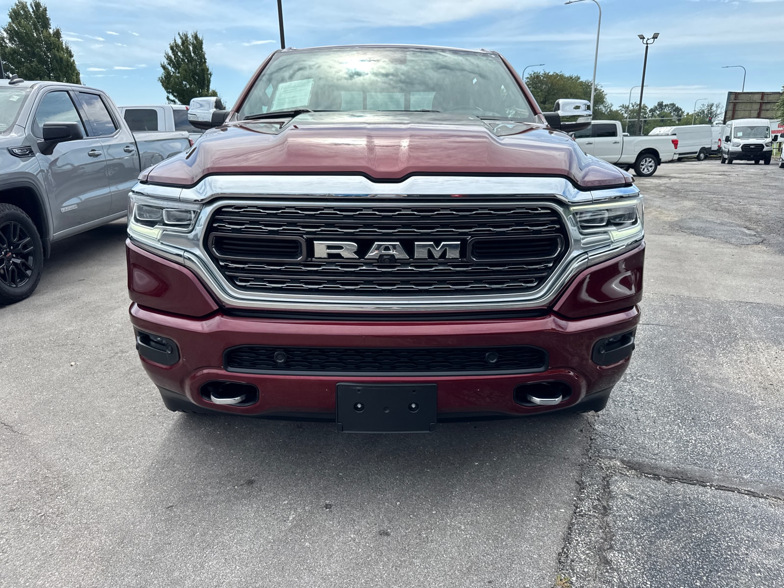 Used 2022 RAM Ram 1500 Pickup Limited with VIN 1C6SRFHT0NN171039 for sale in Kansas City