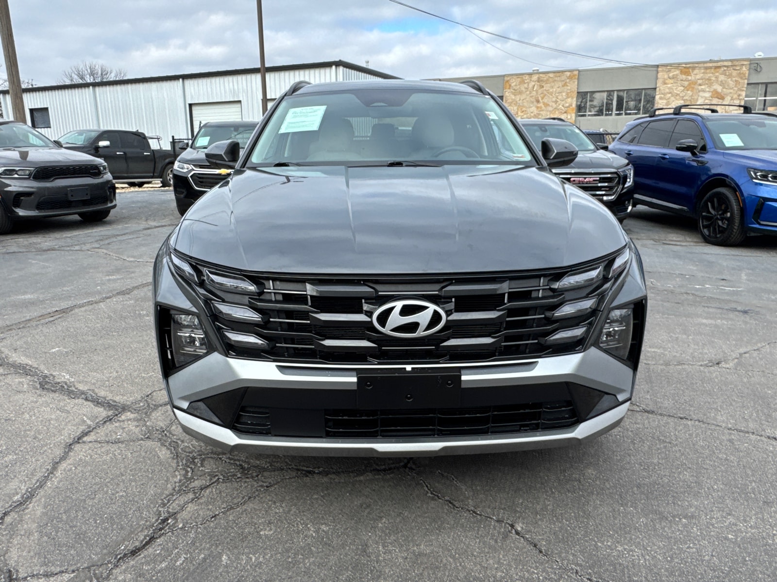 Used 2025 Hyundai Tucson SEL with VIN 5NMJBCDE1SH449826 for sale in Kansas City